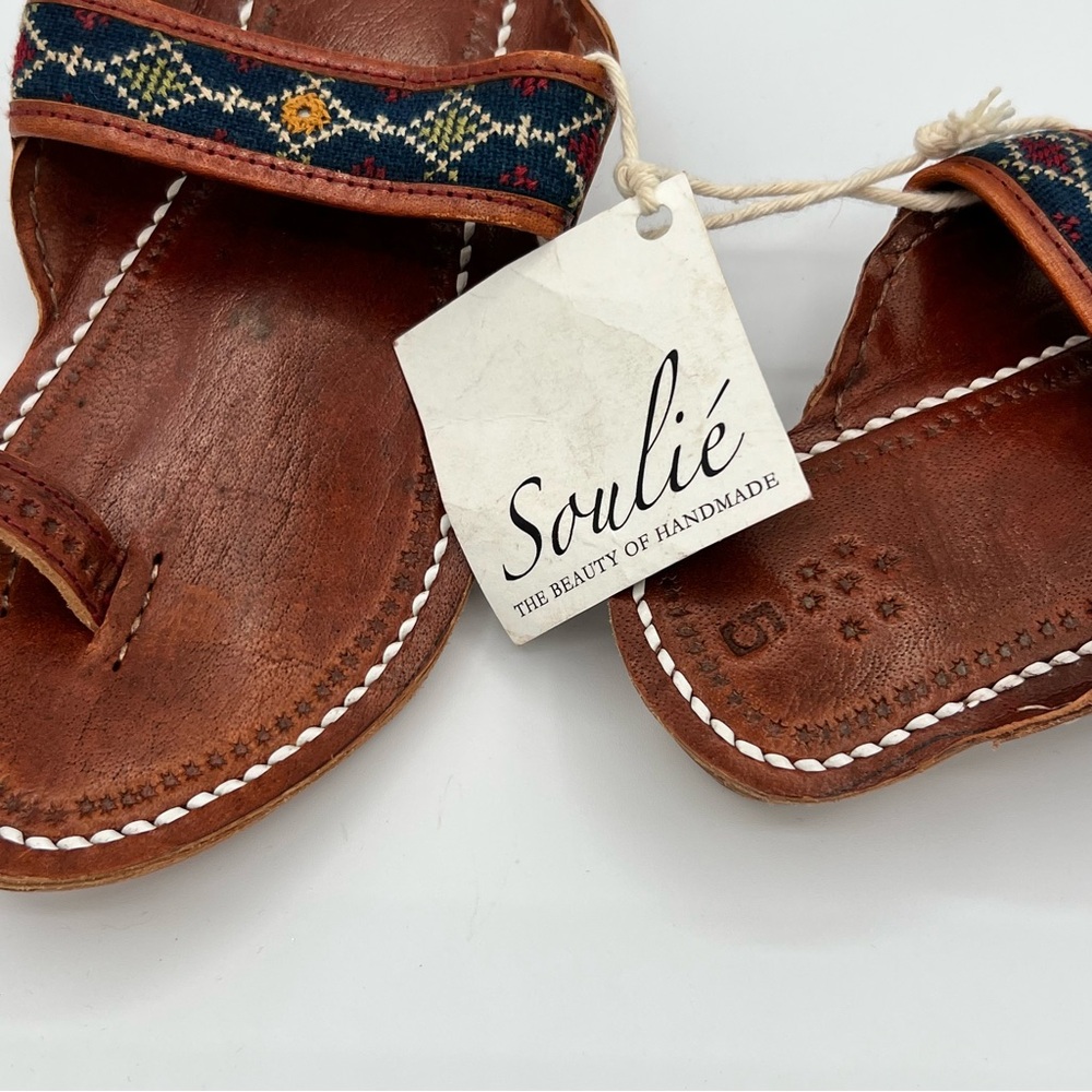 NWT Soulie Women's 5 Chappals Brown Leather Sandals Embroidered Strap Summer - Picture 5 of 6